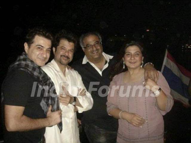 Anil Kapoor With His Siblings- Sanjay, Boney, Reena (Left to Right)