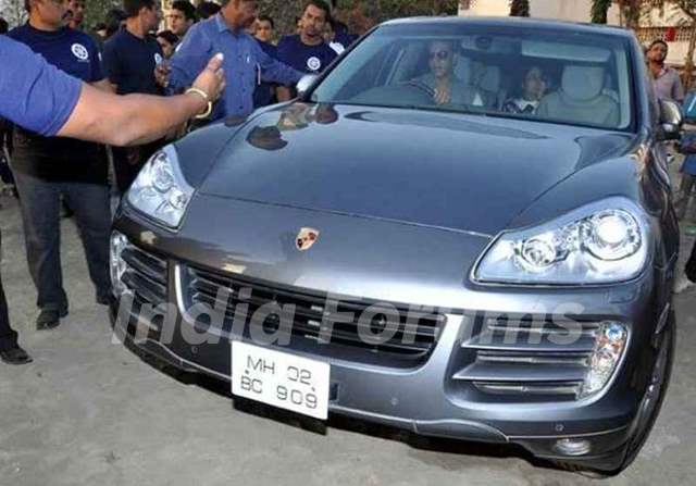 Akshay Kumar In His Car Porsche Cayenne