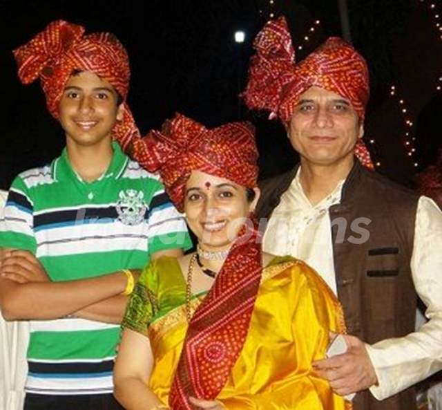 Sandeep Kulkarni his wife and son