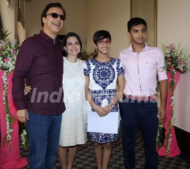 Vidhu Vinod Chopra with wife Anupama and kids