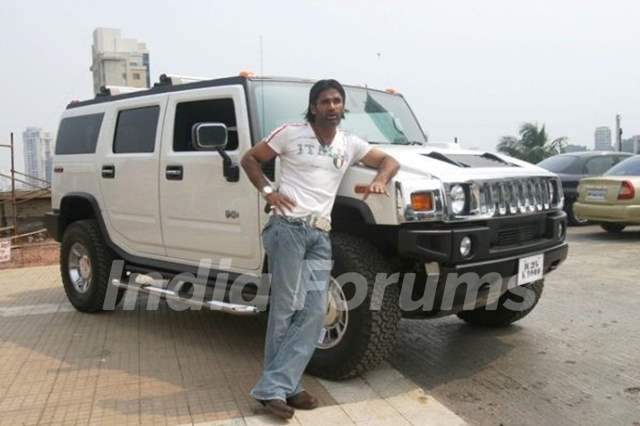 Suniel Shetty Hummer H3