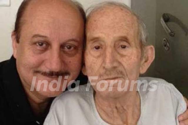 Anupam Kher With His Father Pushkarnath Kher