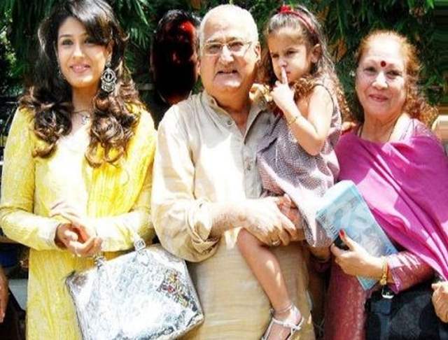 Raveena Tandon with her parents