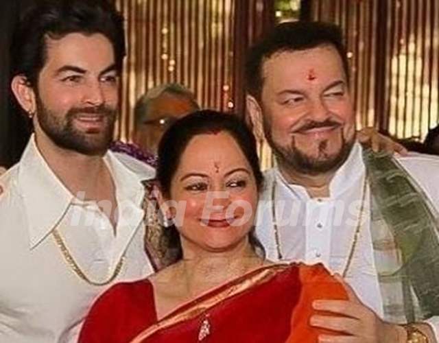 Nitin Mukesh with his Wife and Son