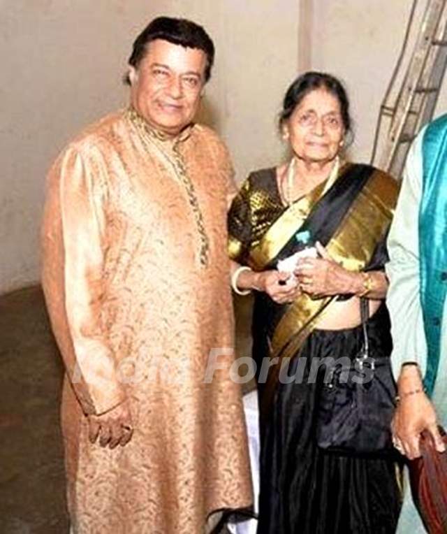 Anup Jalota with his mother