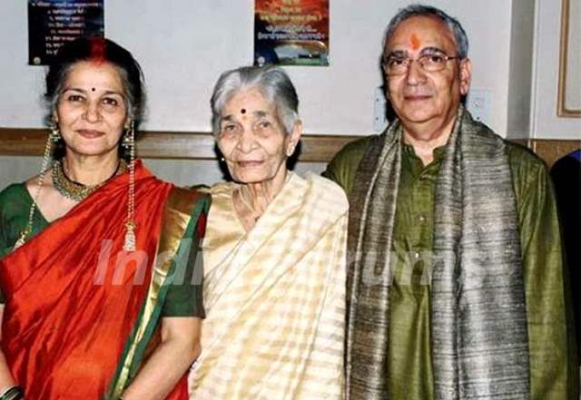 Suhasini Mulay with her mother Vijaya Mulay and husband Atul Gurtu