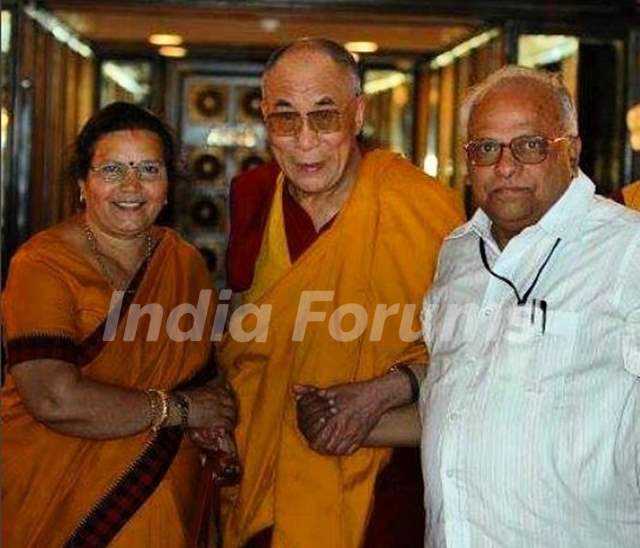 Shilpa Shukla parents with Dalai Lama