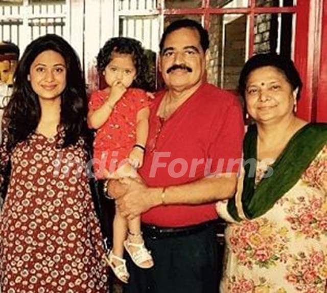 Ashima Bhalla with Parents