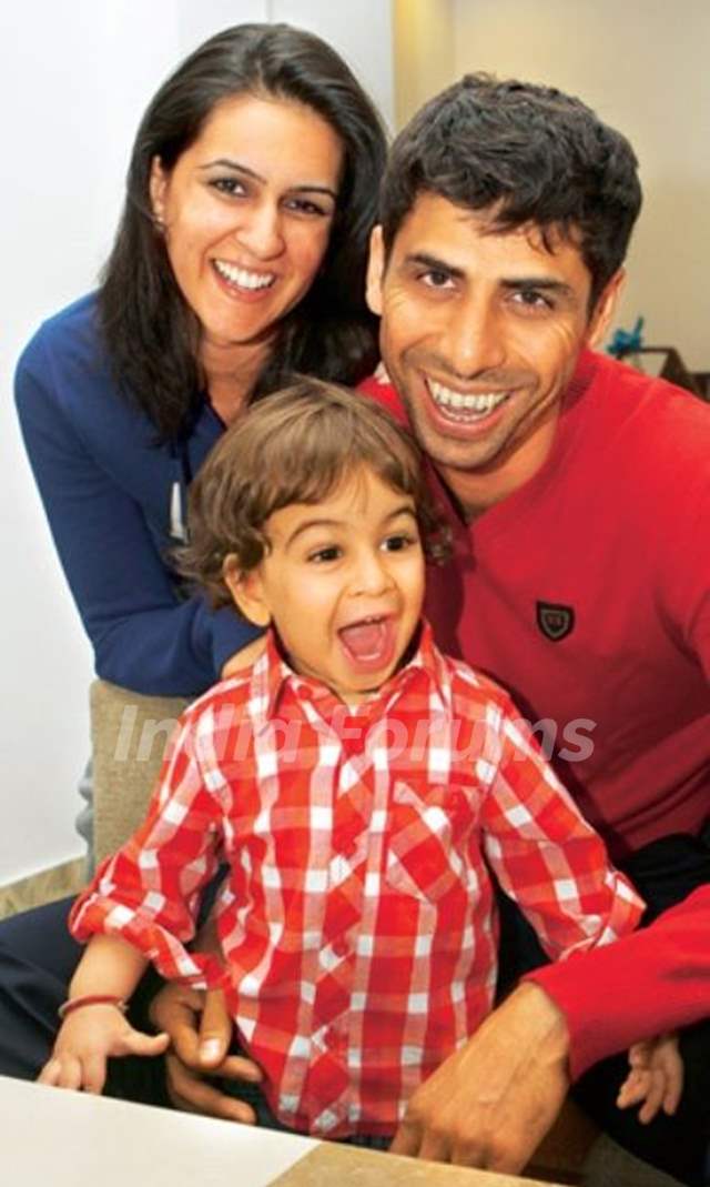 Ashish Nehra with his wife