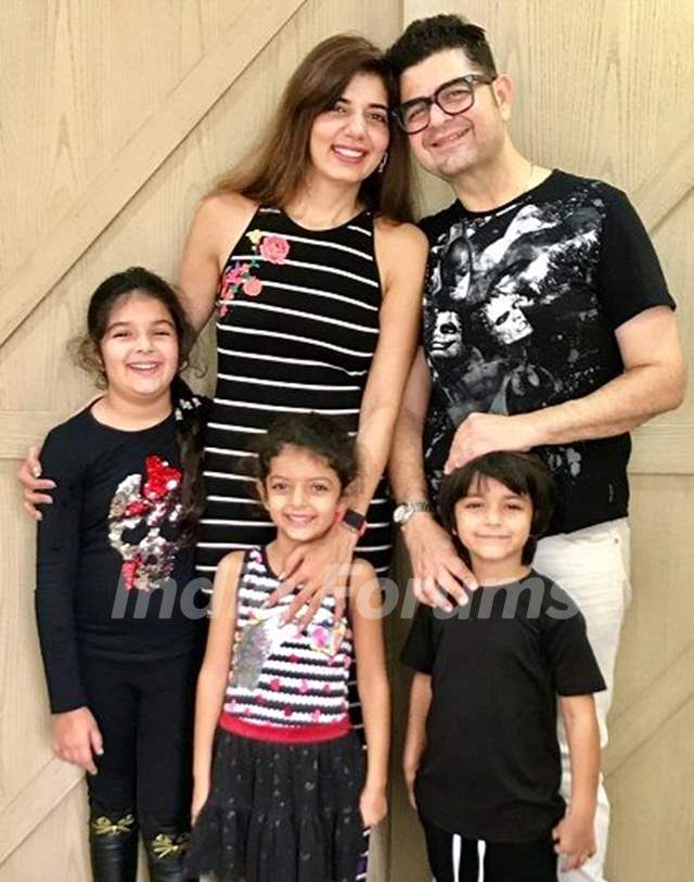 Dabboo Ratnani with his wife & children