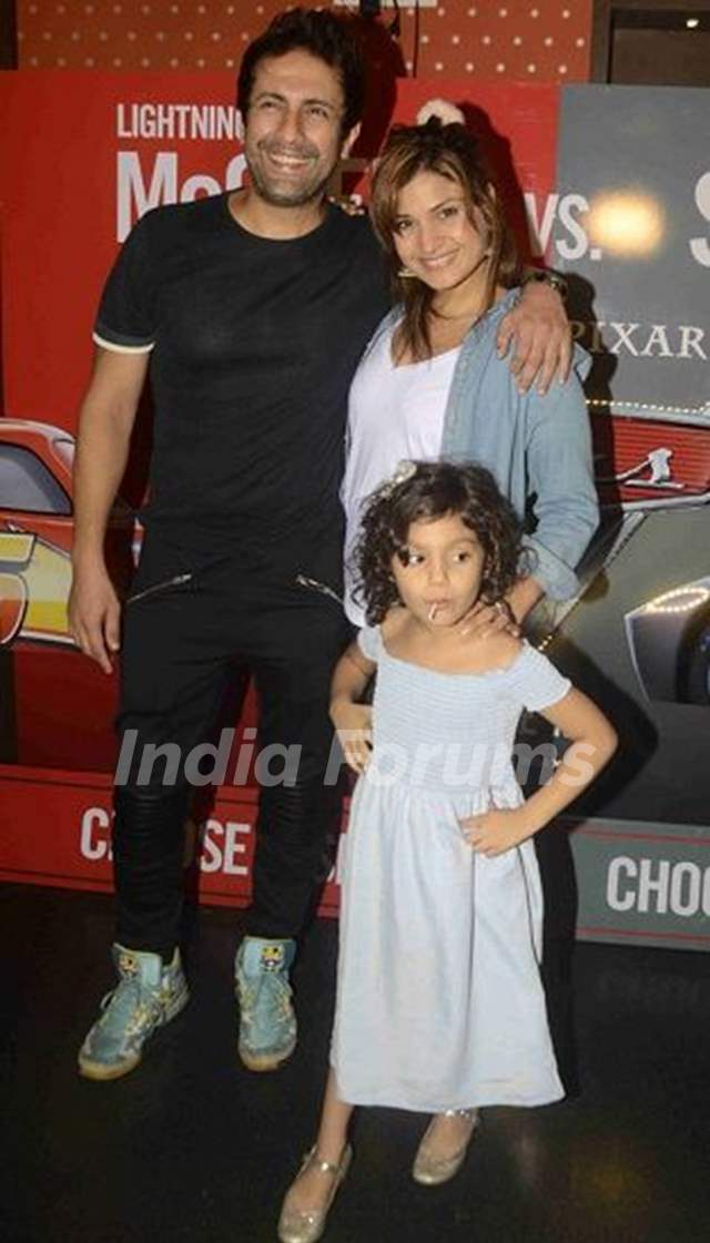 Kiran Janjani with his wife and daughter