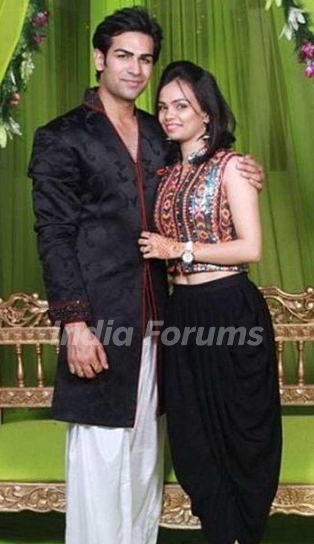 Kunal Bhatia with wife
