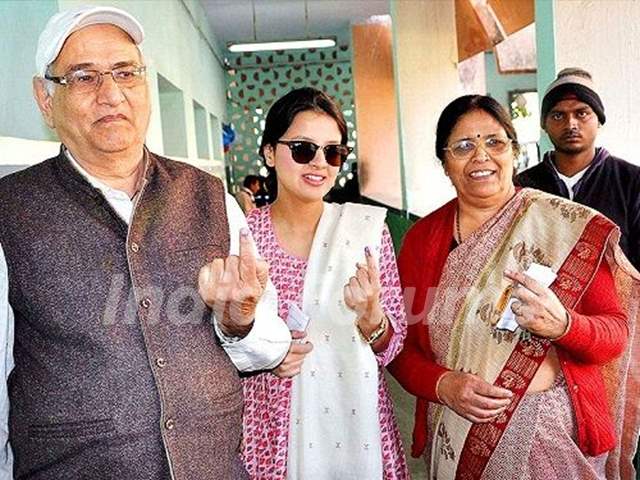 MS Dhoni's parents and wife