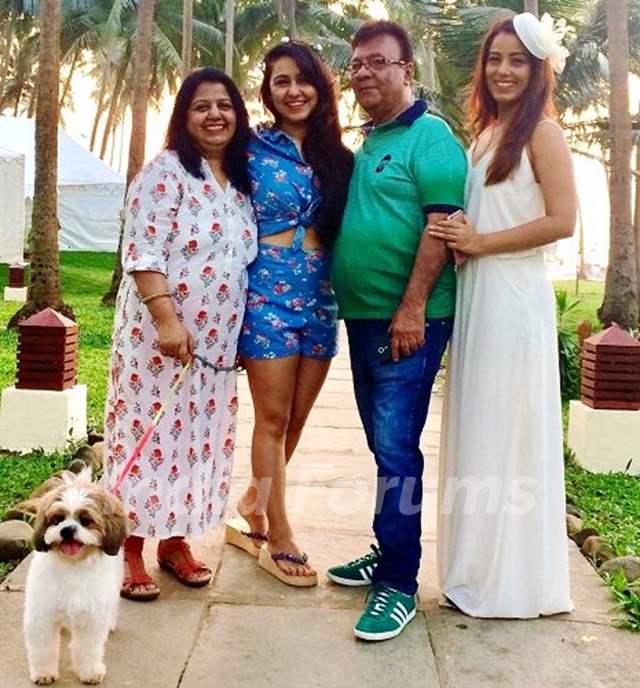 Srishty Rode with her parents and sister Shweta Rode