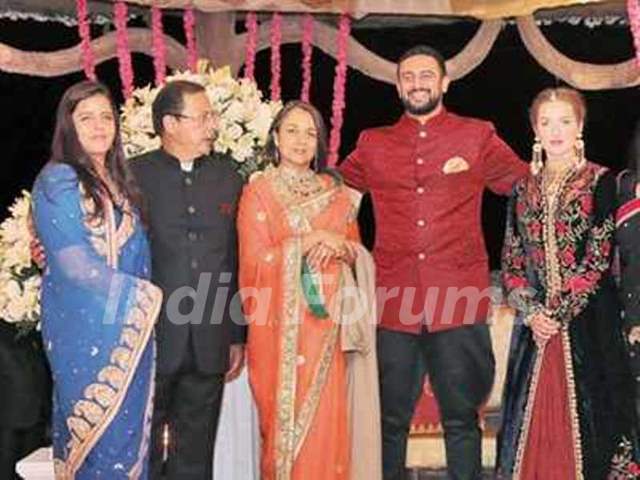Arunoday Singh With His Sister, Father, Mother, Wife (Left To Right)