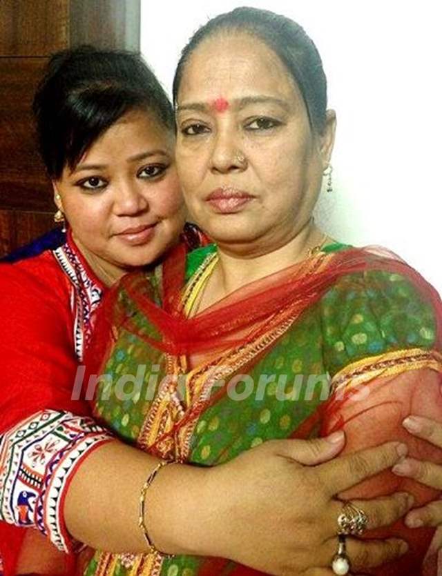 Bharti Singh with her mother Kamla Singh