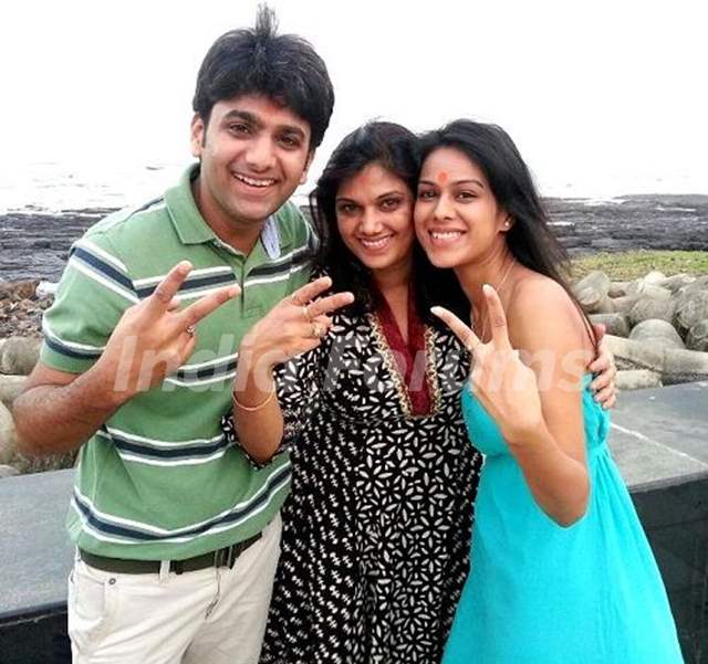 Nia Sharma with her mother Usha Sharma and brother Vinay Sharma