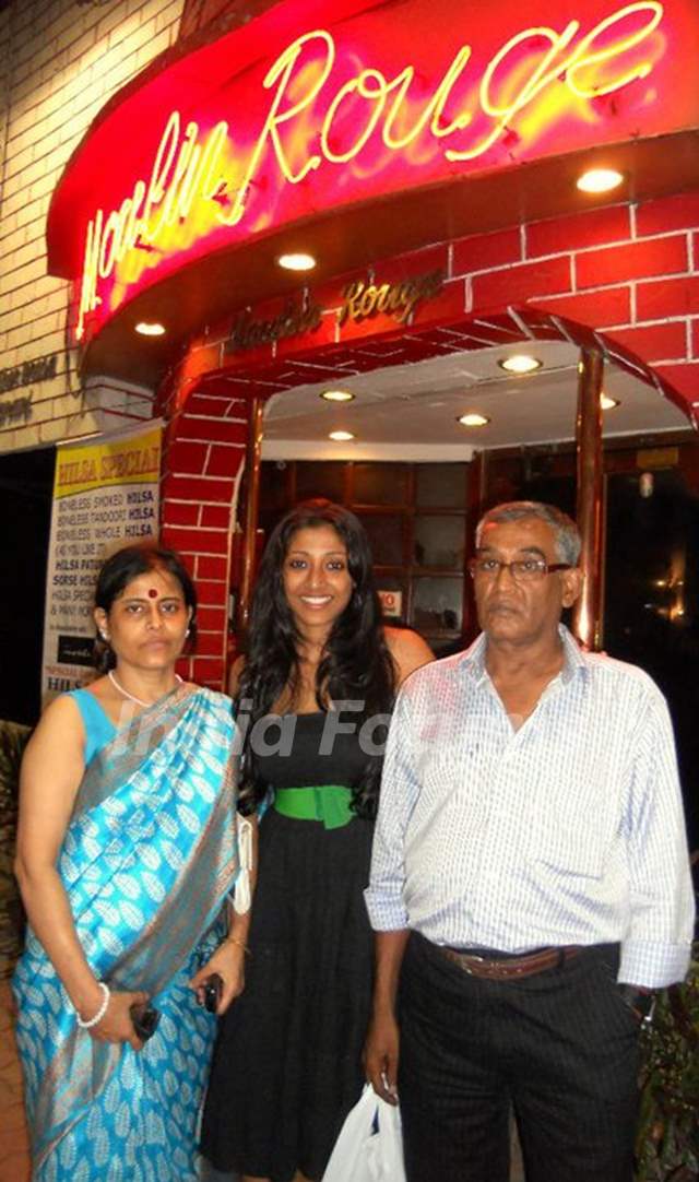 Paoli Dam with her parents