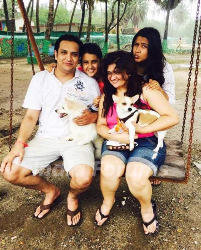 Roshni Walia with her parents and sister
