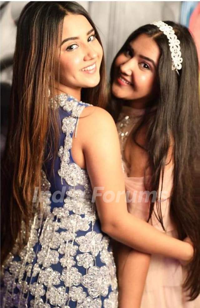 Roshni Walia with her sister Noor Walia