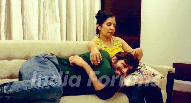 Kartik Aaryan With His Mother