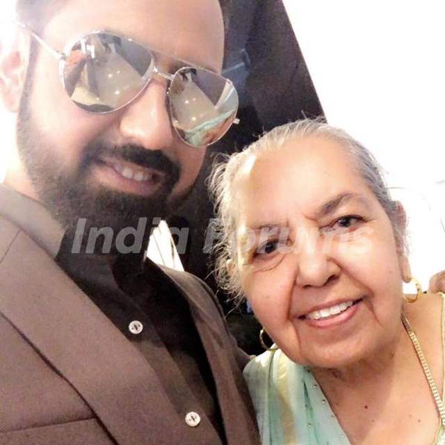 Gippy Grewal with his mother