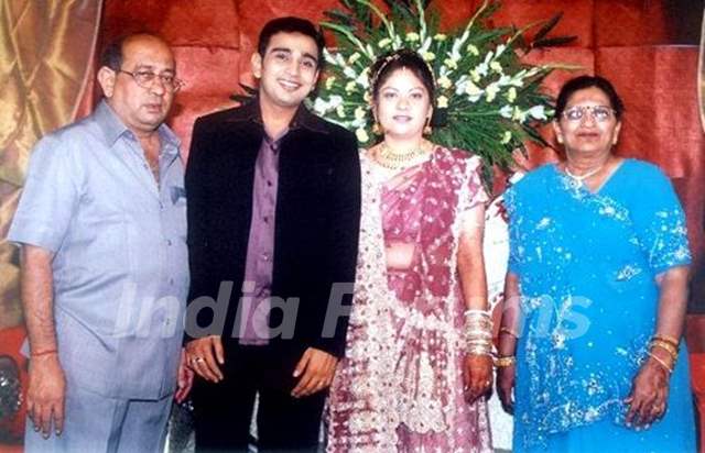 Mehul Nisar with his parents and wife Sheetal Nisar