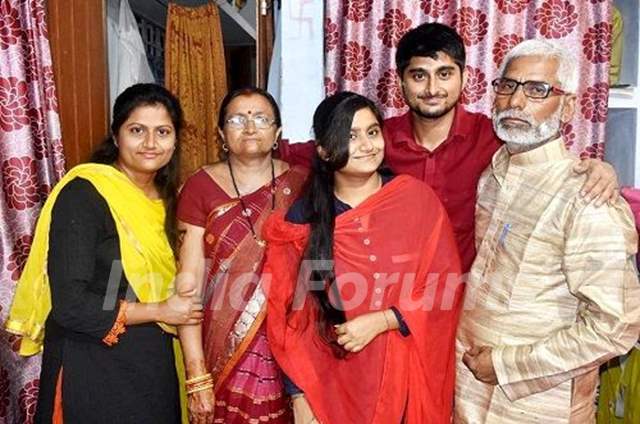 Deepak Thakur with his parents and sisters