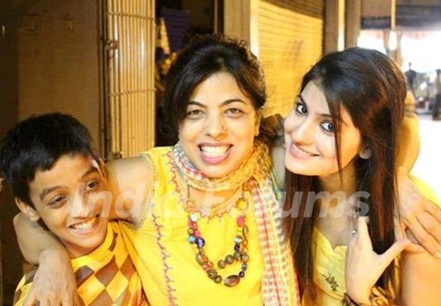 Subuhi Joshi with her mother Meenu Joshi and brother Tanmay Joshi