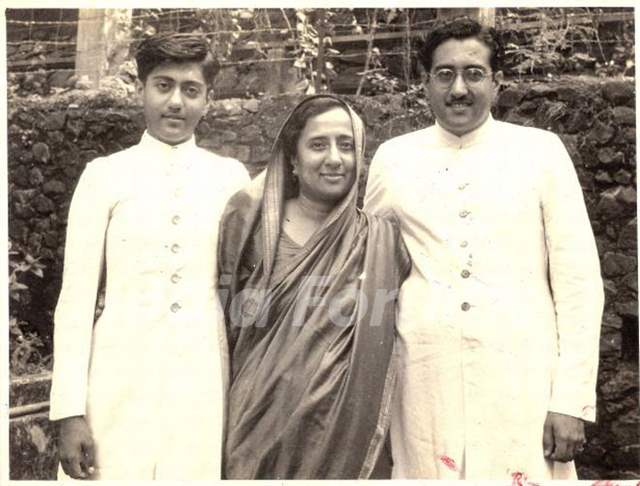 Ameen Sayani young age picture with his mother & brother