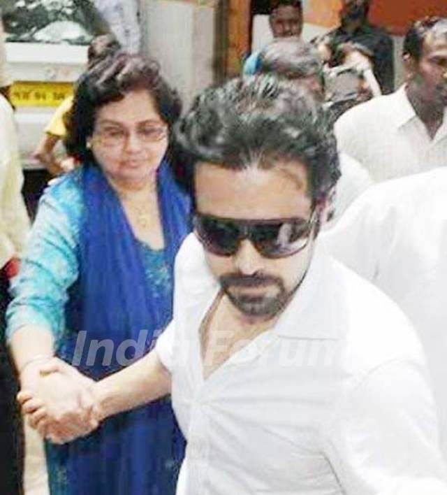 Emraan Hashmi With His Mother