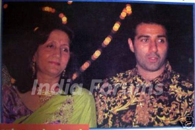 Sunny Deol With His Mother Prakash Kaur