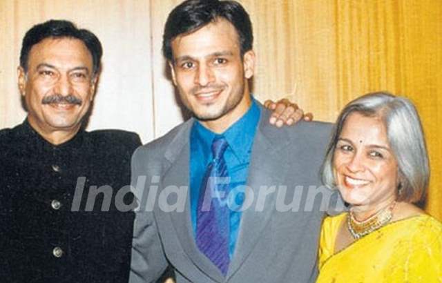 Vivek Oberoi with his parents