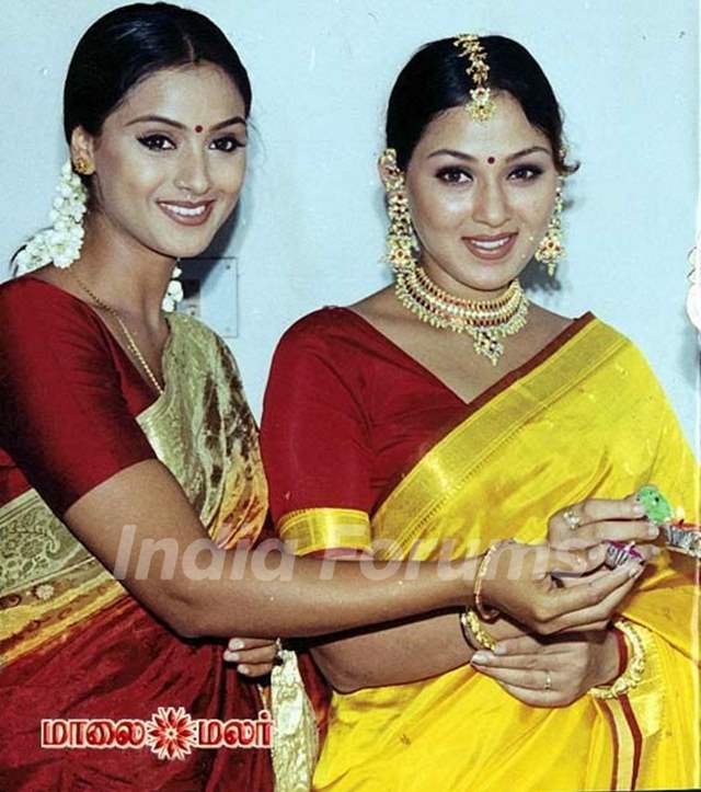 Simran with her sister Monal