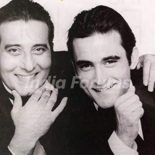 Akshaye Khanna With His Father