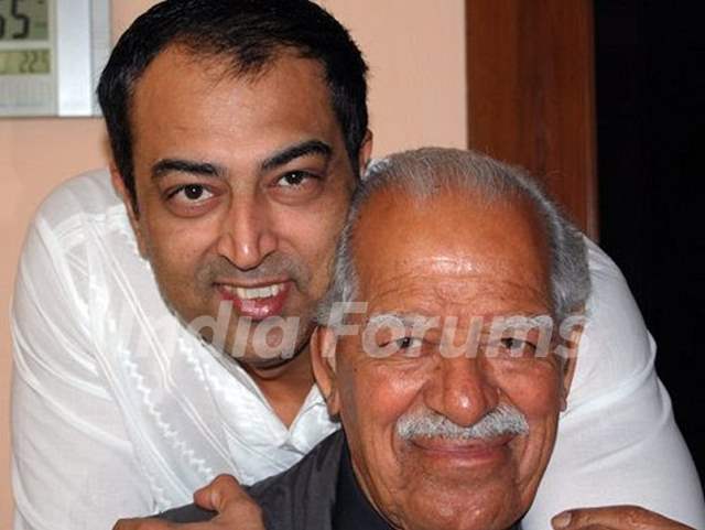 Vindu Dara Singh with his father Dara Singh