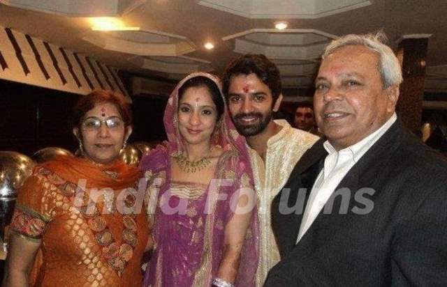 Barun Sobti with his Parents and wife