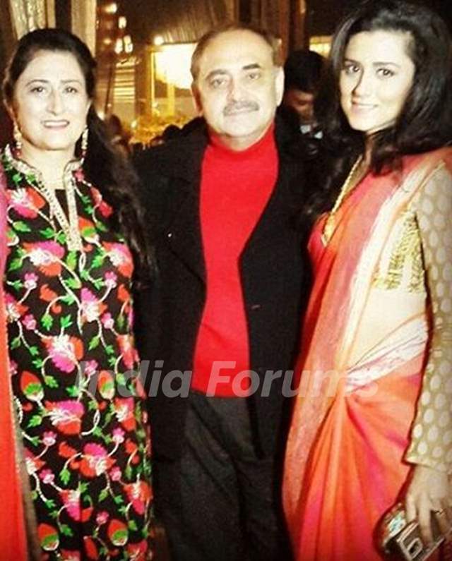 Akshay Dogra's parents and sister