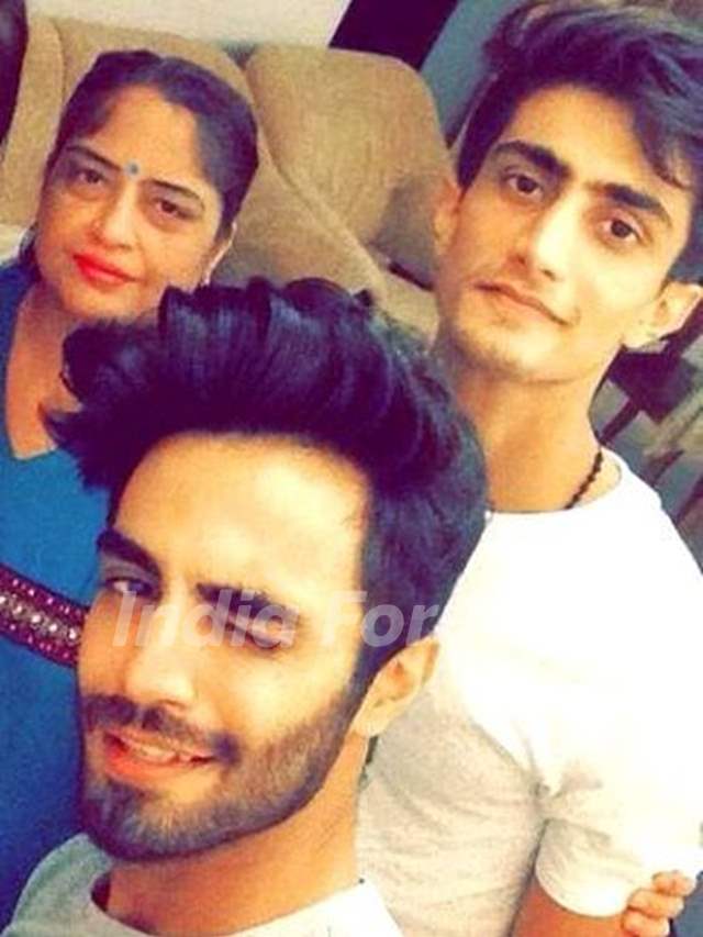 Karan Jotwani with his mother Heena Jotwani and brother Kush Jotwani