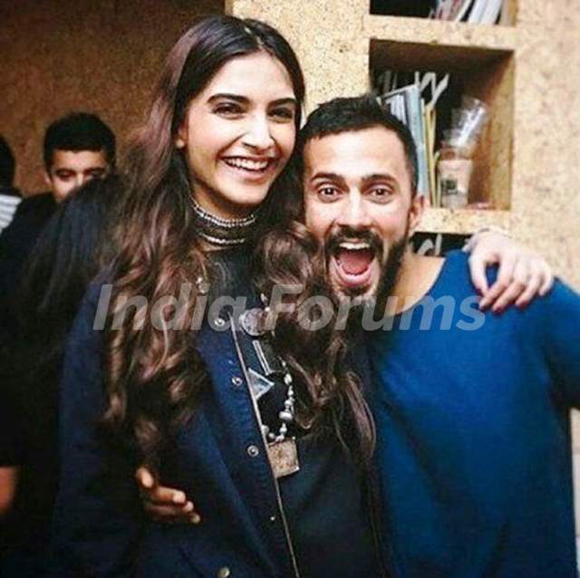 Anand Ahuja with his wife Sonam Kapoor