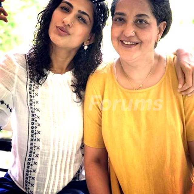 Kubbra Sait With Her Mother