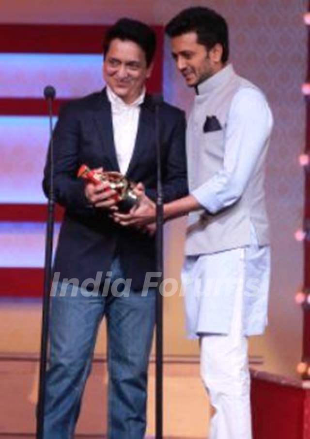 Sajid Nadiadwala - Showman Of The Year at the Star Box Office India Awards-compressed