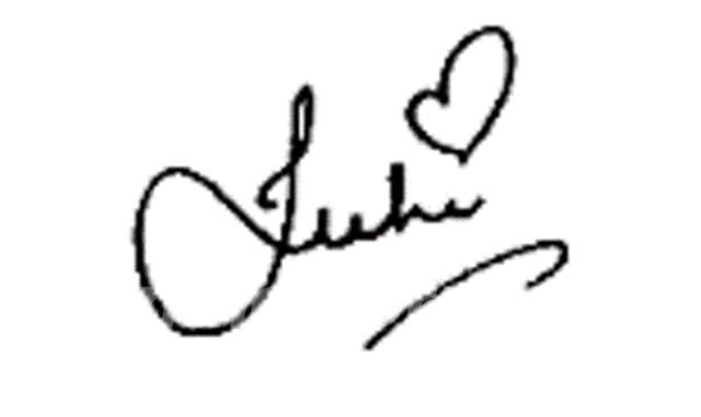 Juhi Chawla signature