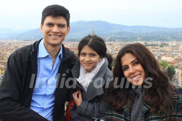 Raymon Singh with husband and daughter