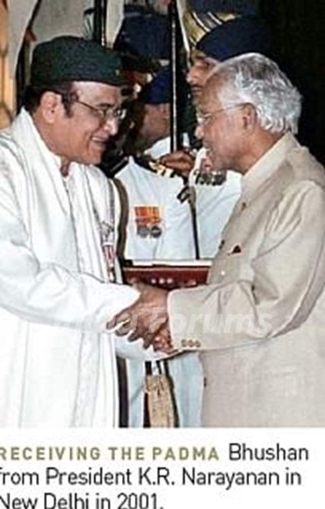 Bhupen Hazarika receiving Padma Bhushan