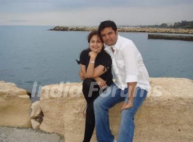 Ayesha Jhulka with Sameer Vashi (Husband)