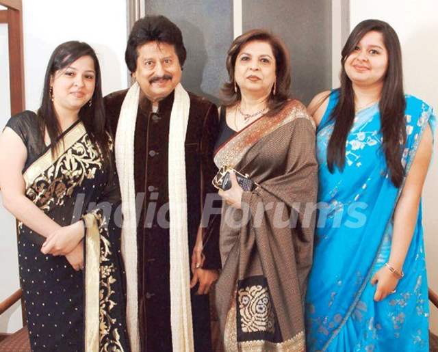 Pankaj Udhas with his wife and daughter