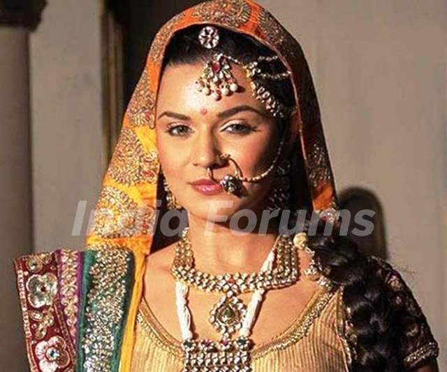 Aashka Goradia as Dheer Bai