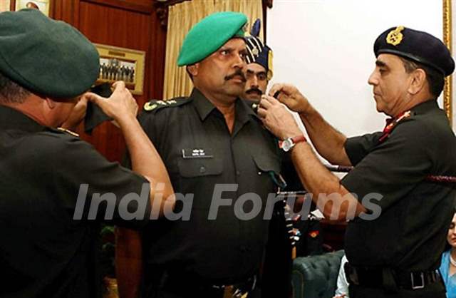 Kapil Dev Being Honoured as Lieutenant Colonel by the Indian Territorial Army