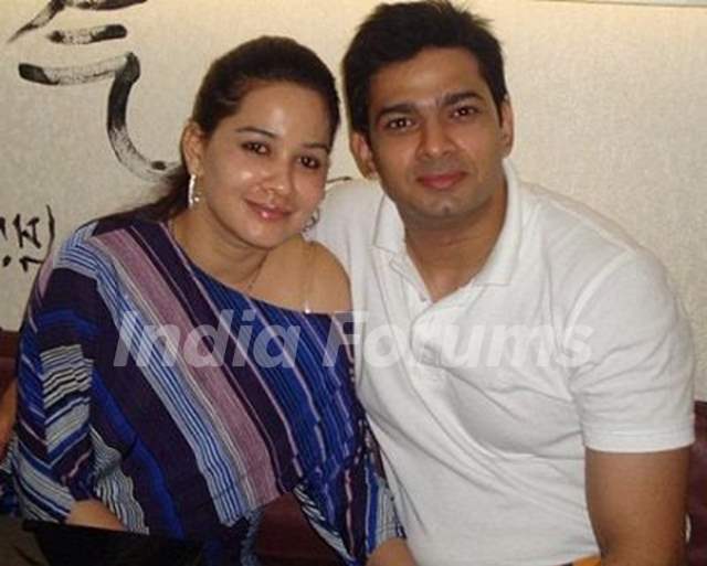 Hemant Thatte with wife